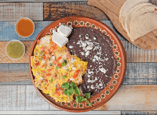 Huevos A La Mexicana(Scrambled Eggs With Pico)