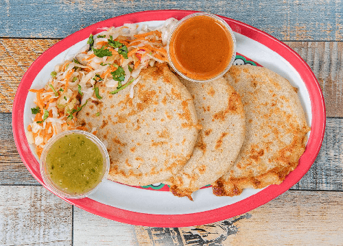 Pupusa Frijol y Queso